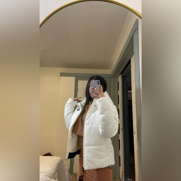 White Nike Puffer Jacket - Picture 2 of 8